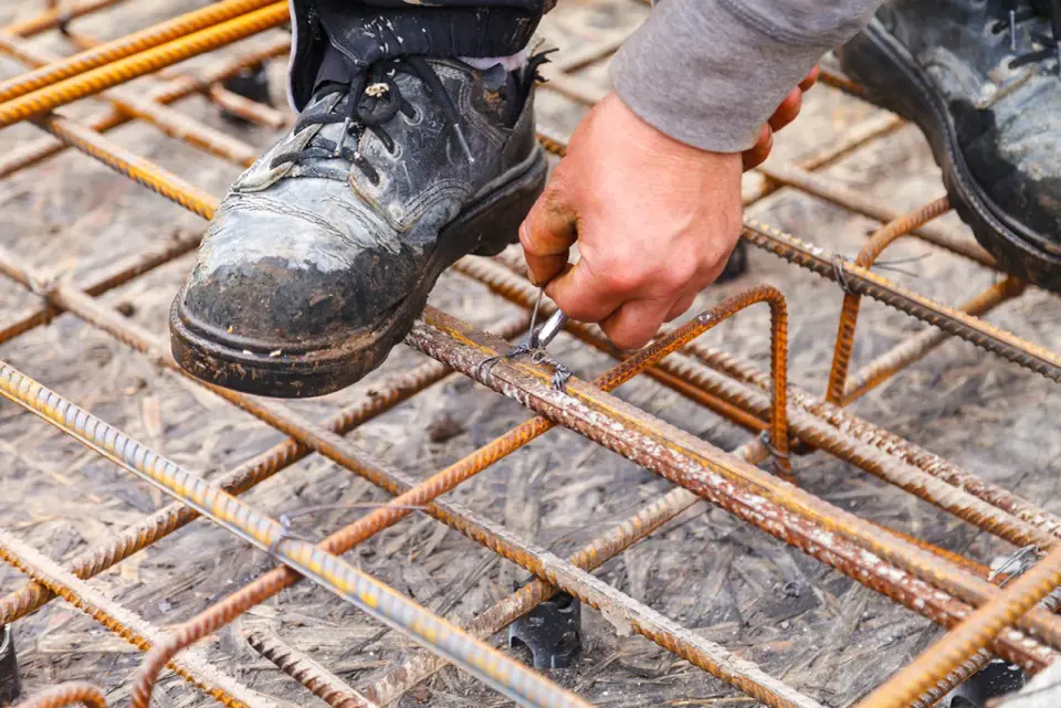 Cęgi do zbrojenia: Jak wybrać i wiązać pręty jak ekspert?